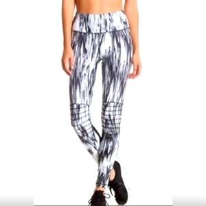 C&C California Capri Leggings Size Medium